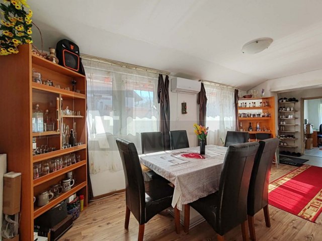 Eladó családi ház, Zsombón 46.9 M Ft, 5 szobás