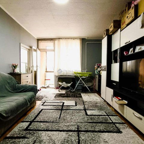 Eladó téglalakás, Szabadszálláson, Mátyás Király téren