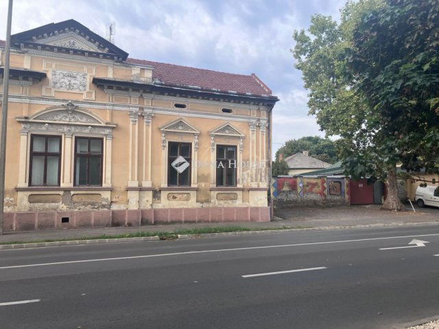 Eladó családi ház, Nyíregyházán 99 M Ft, 10 szobás