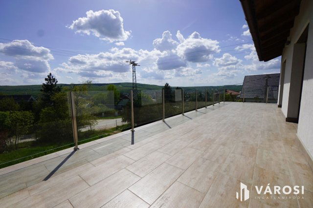 Eladó családi ház, Nagykovácsiban 219.9 M Ft, 6 szobás