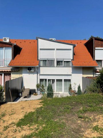 Eladó téglalakás, Pécsett 95 M Ft, 2+1 szobás