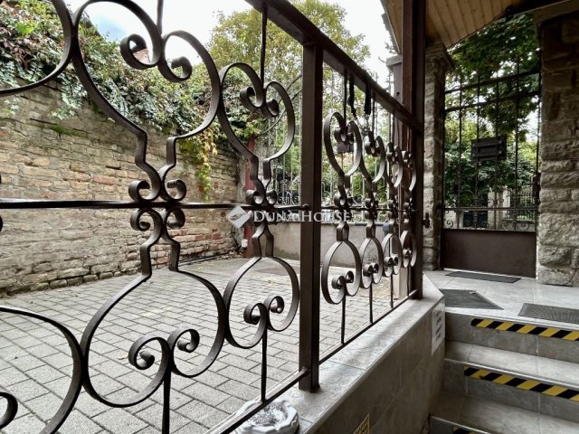 Eladó családi ház, Keszthelyen 112 M Ft, 4 szobás