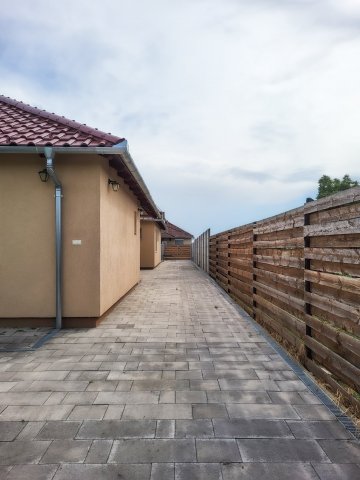 Eladó ikerház, Halásztelken 150 M Ft, 3 szobás