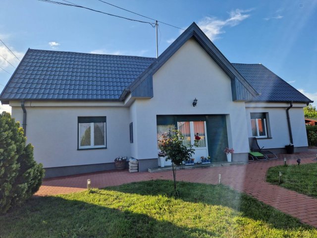 Eladó családi ház, Balatonalmádiban, Veszprémi úton 139 M Ft