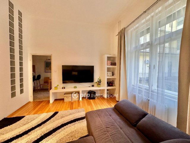 Eladó téglalakás, Budapesten, V. kerületben 87.5 M Ft, 2 szobás