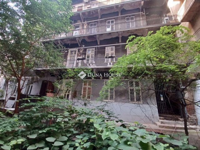 Eladó téglalakás, Budapesten, VI. kerületben 44.9 M Ft, 1 szobás