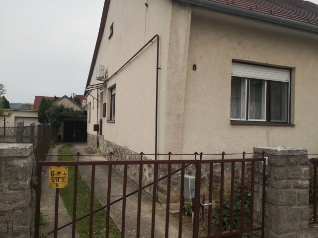 Eladó téglalakás, Pécsett 55 M Ft, 2 szobás