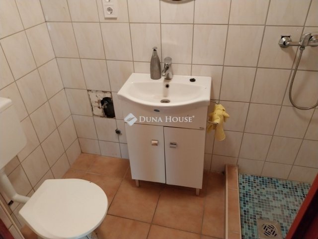 Eladó családi ház, Péterin 55 M Ft, 3 szobás