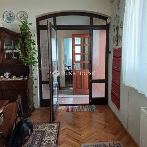 Eladó családi ház, Pécsett, Kis utcában 84.9 M Ft, 4 szobás