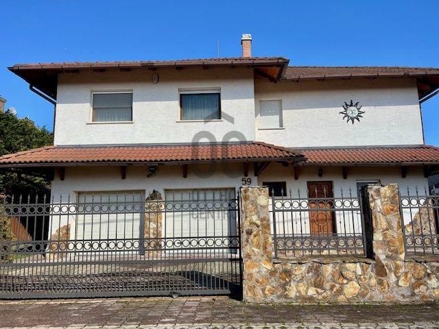 Eladó családi ház, Csömörön 285 M Ft, 7 szobás