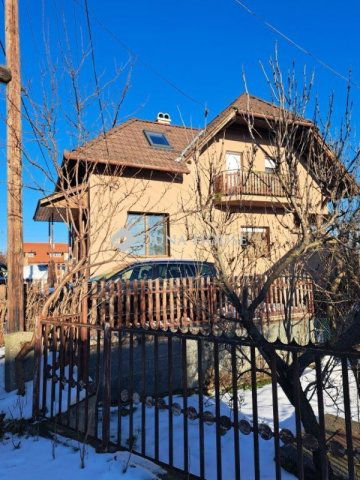 Eladó családi ház, Balatonalmádiban 230 M Ft, 7 szobás