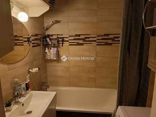 Eladó panellakás, Szegeden 74.85 M Ft, 3 szobás