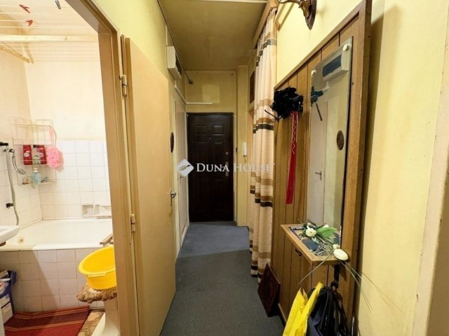 Eladó téglalakás, Szegeden 46.7 M Ft, 2 szobás