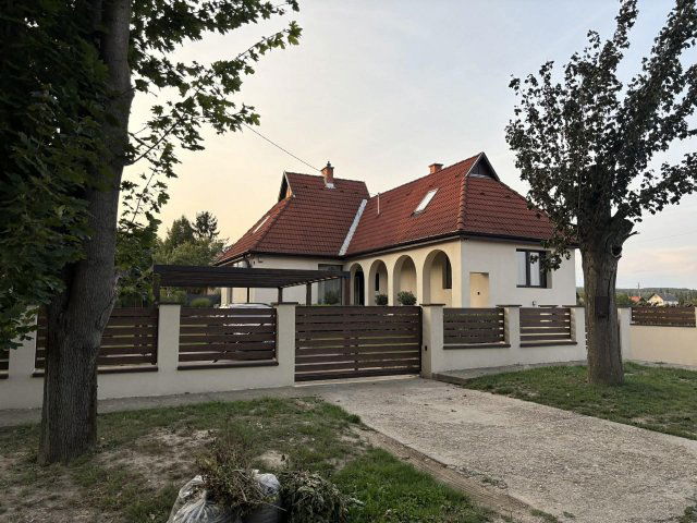 Eladó családi ház, Zsámbékon 155 M Ft, 4 szobás
