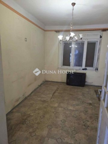 Eladó családi ház, Turán 33.9 M Ft, 3 szobás