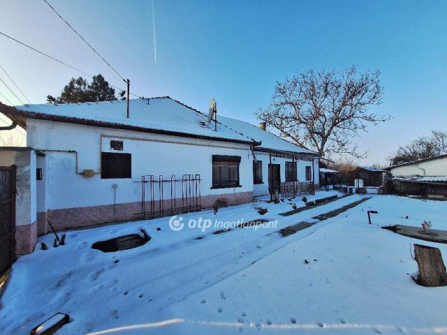 Eladó családi ház, Nagyszénáson 8 M Ft, 2 szobás