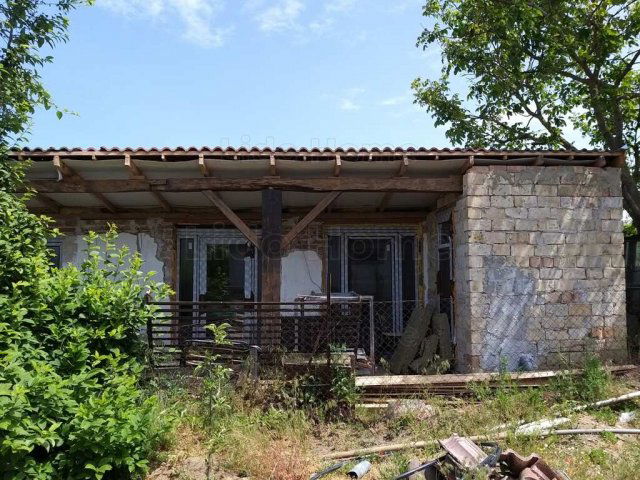 Eladó családi ház, Siófokon 49.9 M Ft, 6 szobás