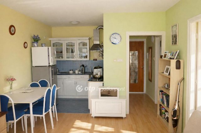 Eladó téglalakás, Gyöngyösön 32.2 M Ft, 1+1 szobás