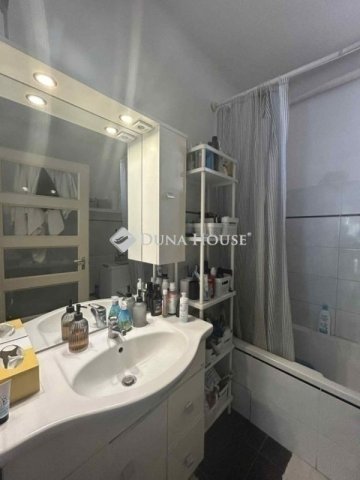 Eladó családi ház, Vecsésen 109 M Ft, 3 szobás