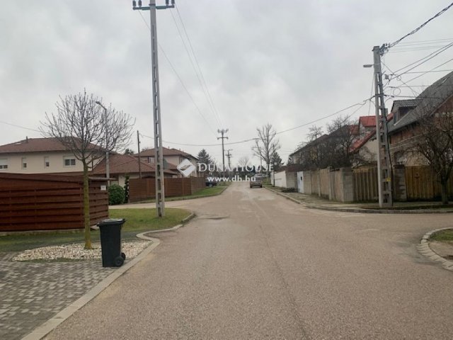 Eladó téglalakás, Tatán 92.9 M Ft, 4 szobás