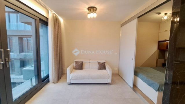 Eladó téglalakás, Budapesten, V. kerületben 205 M Ft, 1 szobás