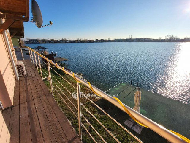 Eladó családi ház, Szigetszentmiklóson 130 M Ft, 3 szobás