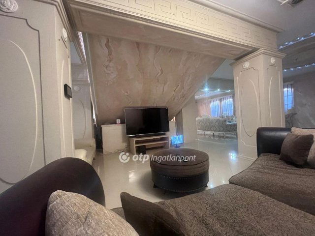 Eladó családi ház, Szegeden 999 M Ft, 7 szobás