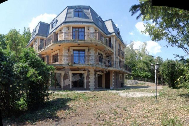 Eladó családi ház, Budapesten, XII. kerületben, Istenhegyi úton