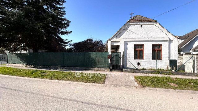 Eladó családi ház, Győrött 118 M Ft, 2 szobás