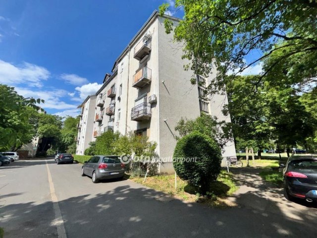 Eladó téglalakás, Békéscsabán 54.5 M Ft, 3+2 szobás