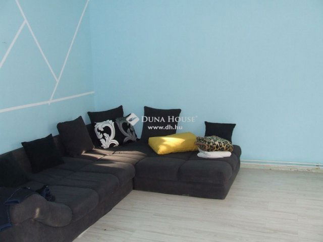 Eladó családi ház, Esztergomban 88 M Ft, 6 szobás