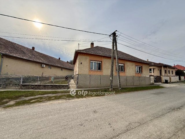 Eladó családi ház, Hidason 52.5 M Ft, 5 szobás