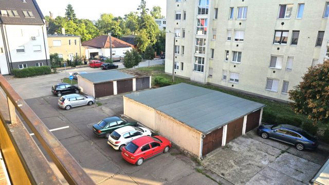 Eladó téglalakás, Szolnokon 37.9 M Ft, 3+1 szobás