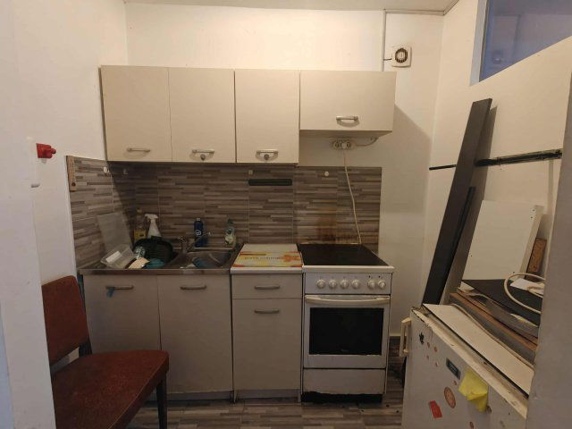 Eladó üzlethelyiség, Esztergomban 24.99 M Ft