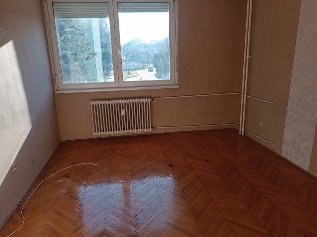 Kiadó téglalakás, albérlet, Ajkán, Kohász utcában, 2 szobás