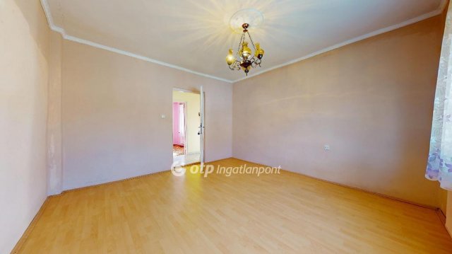 Eladó családi ház, Szirmabesenyőn 39.5 M Ft, 2+1 szobás