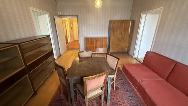 Eladó téglalakás, Szombathelyen, Savaria téren 48 M Ft, 3 szobás