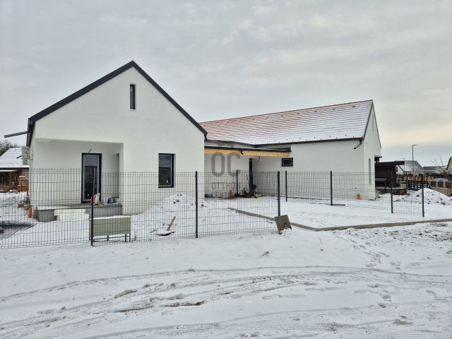 Eladó ikerház, Nagycenken 89.5 M Ft, 4 szobás