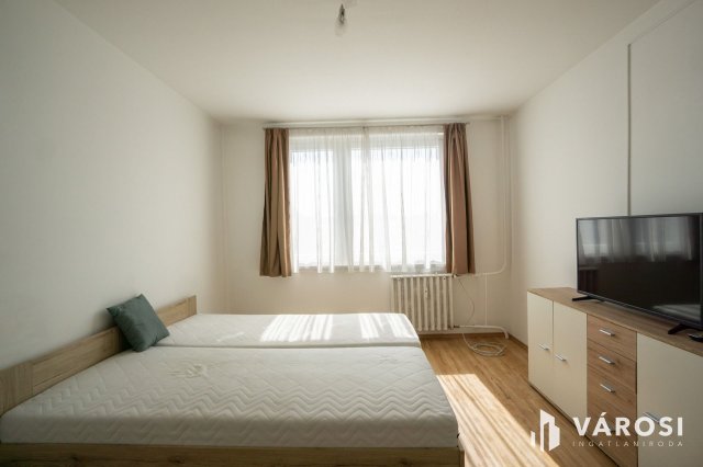 Eladó panellakás, Győrött 36.4 M Ft, 1 szobás