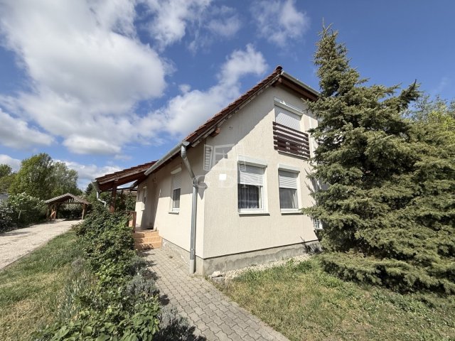 Eladó családi ház, Székesfehérvárott 140 M Ft, 5 szobás