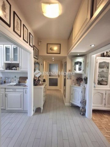 Eladó téglalakás, Debrecenben 114 M Ft, 3 szobás