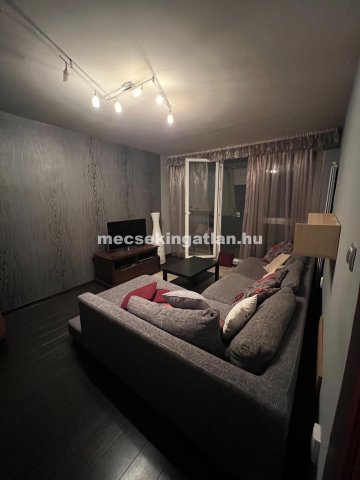 Kiadó panellakás, albérlet, Pécsett 220 E Ft / hó, 3 szobás