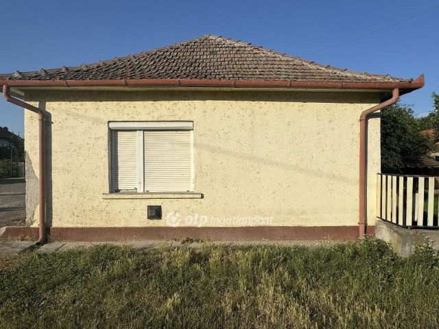 Eladó családi ház, Poroszlón 40 M Ft, 1+2 szobás