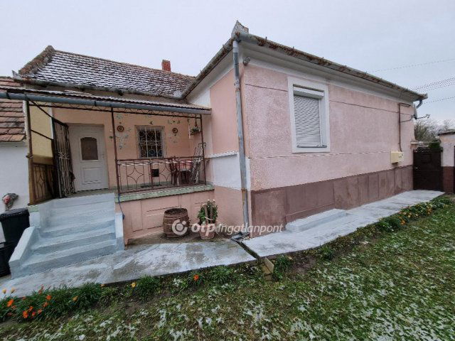 Eladó családi ház, Somlószőlősön 23.9 M Ft, 2 szobás