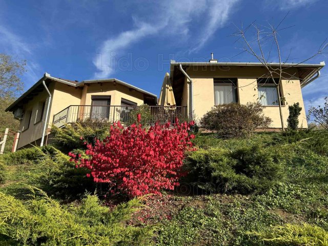 Eladó családi ház, Bázakerettyén 79.9 M Ft, 2+1 szobás