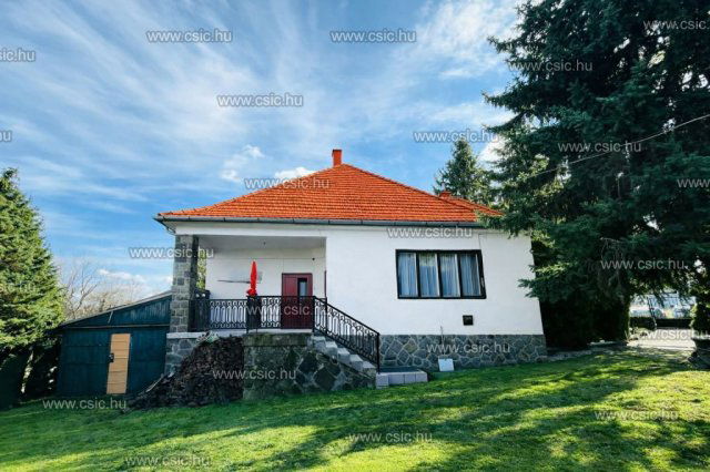 Eladó családi ház, Szentendrén 147.9 M Ft, 4 szobás