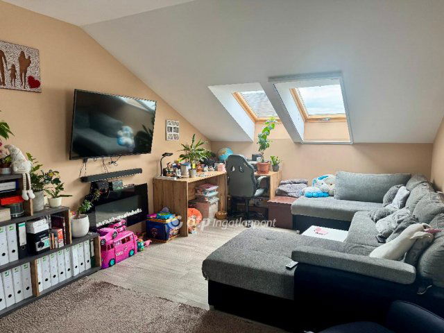 Eladó téglalakás, Szabadbattyánban 85 M Ft, 5 szobás