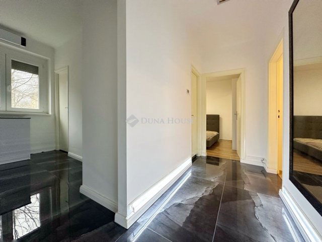 Eladó téglalakás, Pécsett 44.9 M Ft, 2 szobás