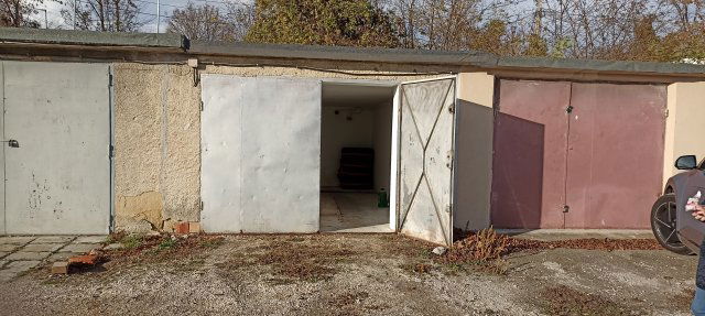 Eladó garázs, Várpalotán 7 M Ft / költözzbe.hu