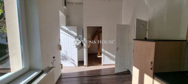 Eladó téglalakás, Pécsett 55 M Ft, 2 szobás